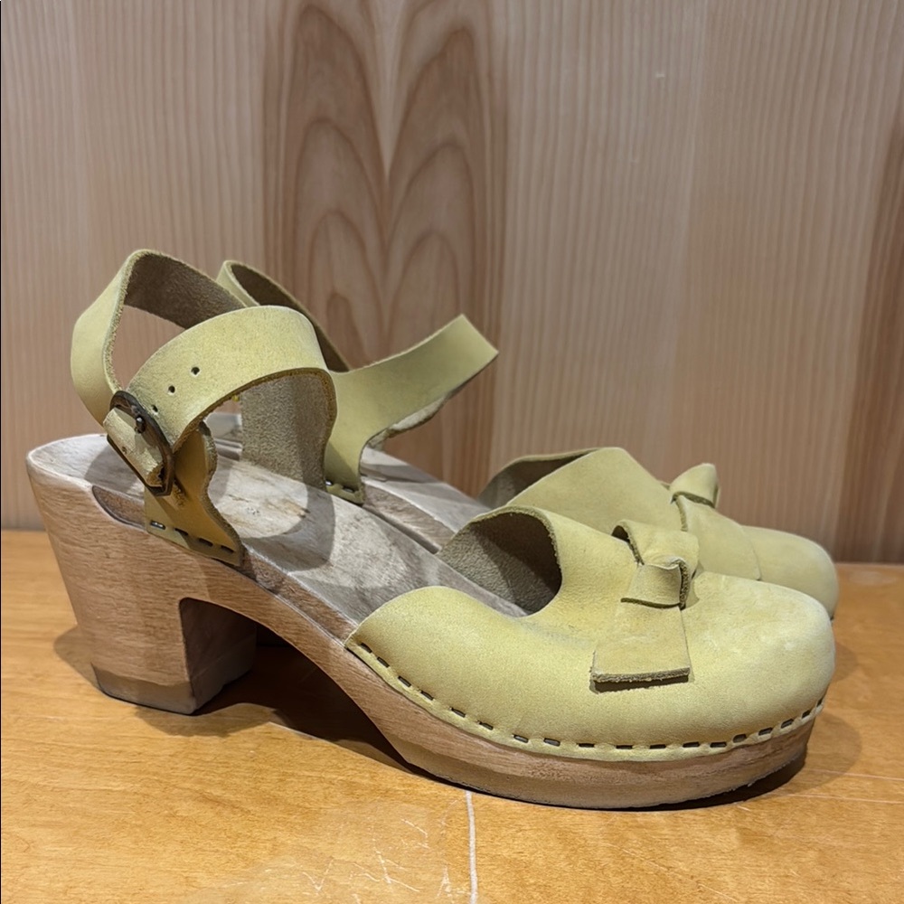 Sven Clogs in citron nubuck size 42 (like No 6 clogs)